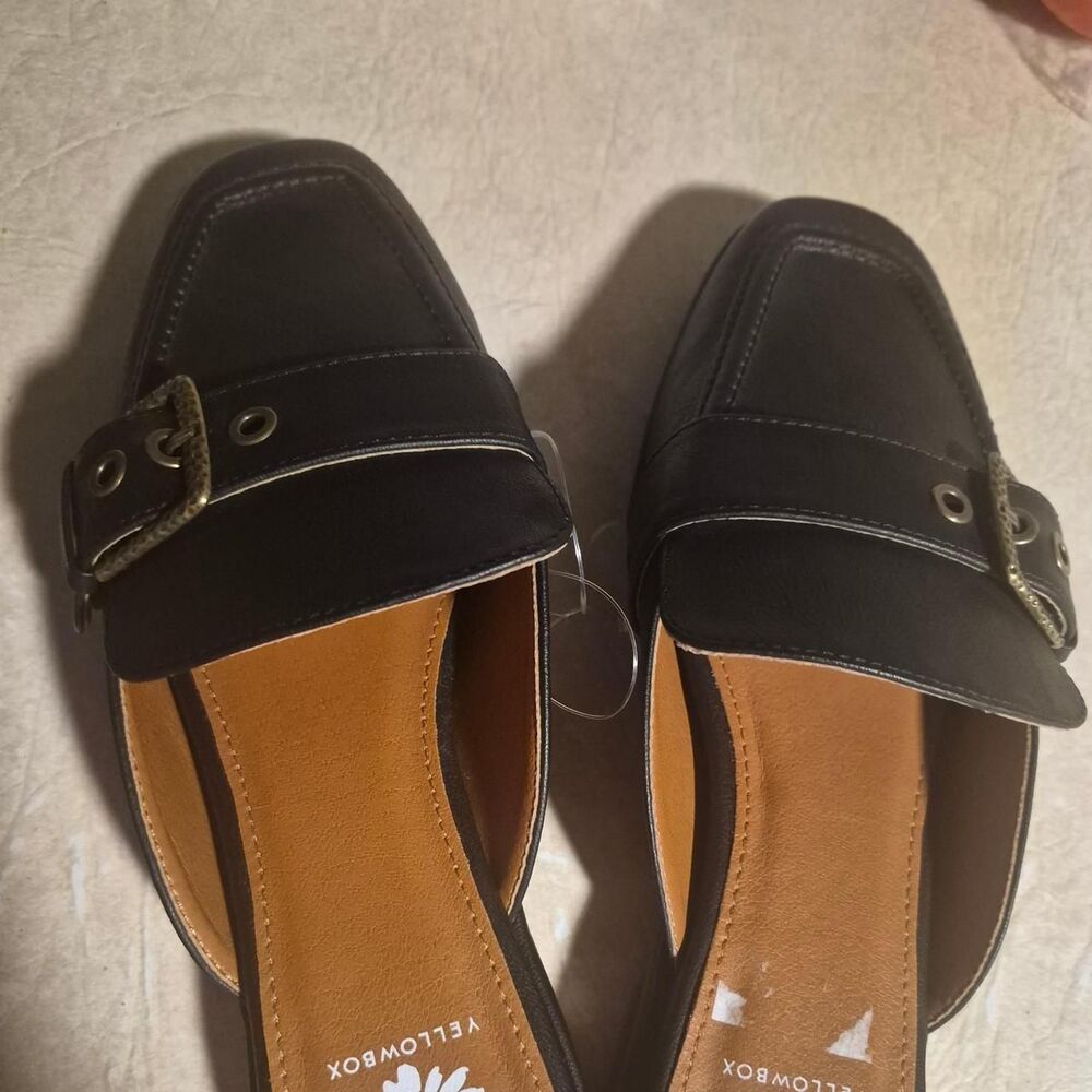Yellow-box Women's Black Loafers